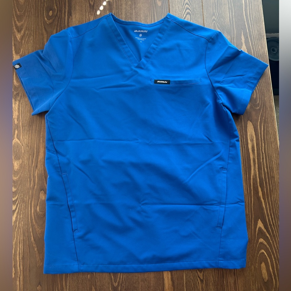 Jaanuu men’s scrub top galaxy blue size small